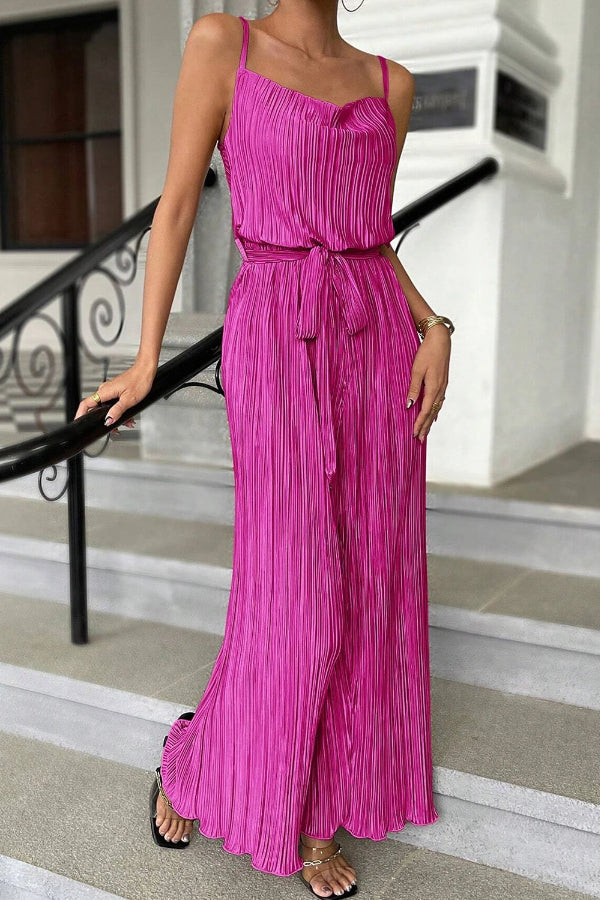 Mono plisado con cinturón y pierna ancha en color rosa brillante