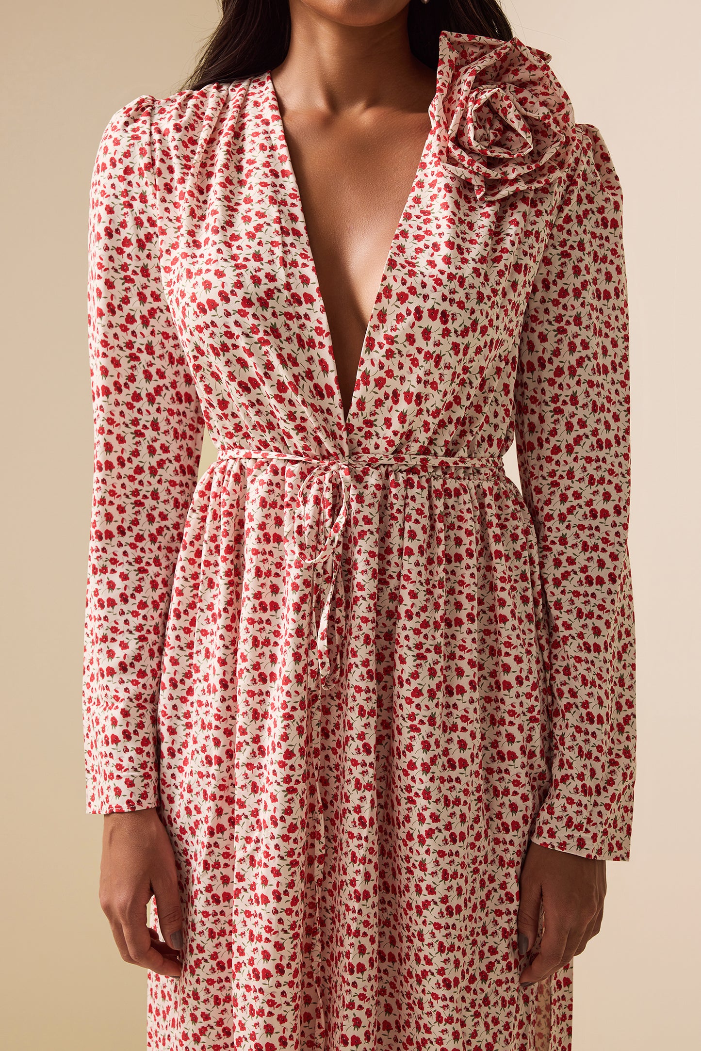 Vestido midi con abertura y manga larga con estampado floral 3D