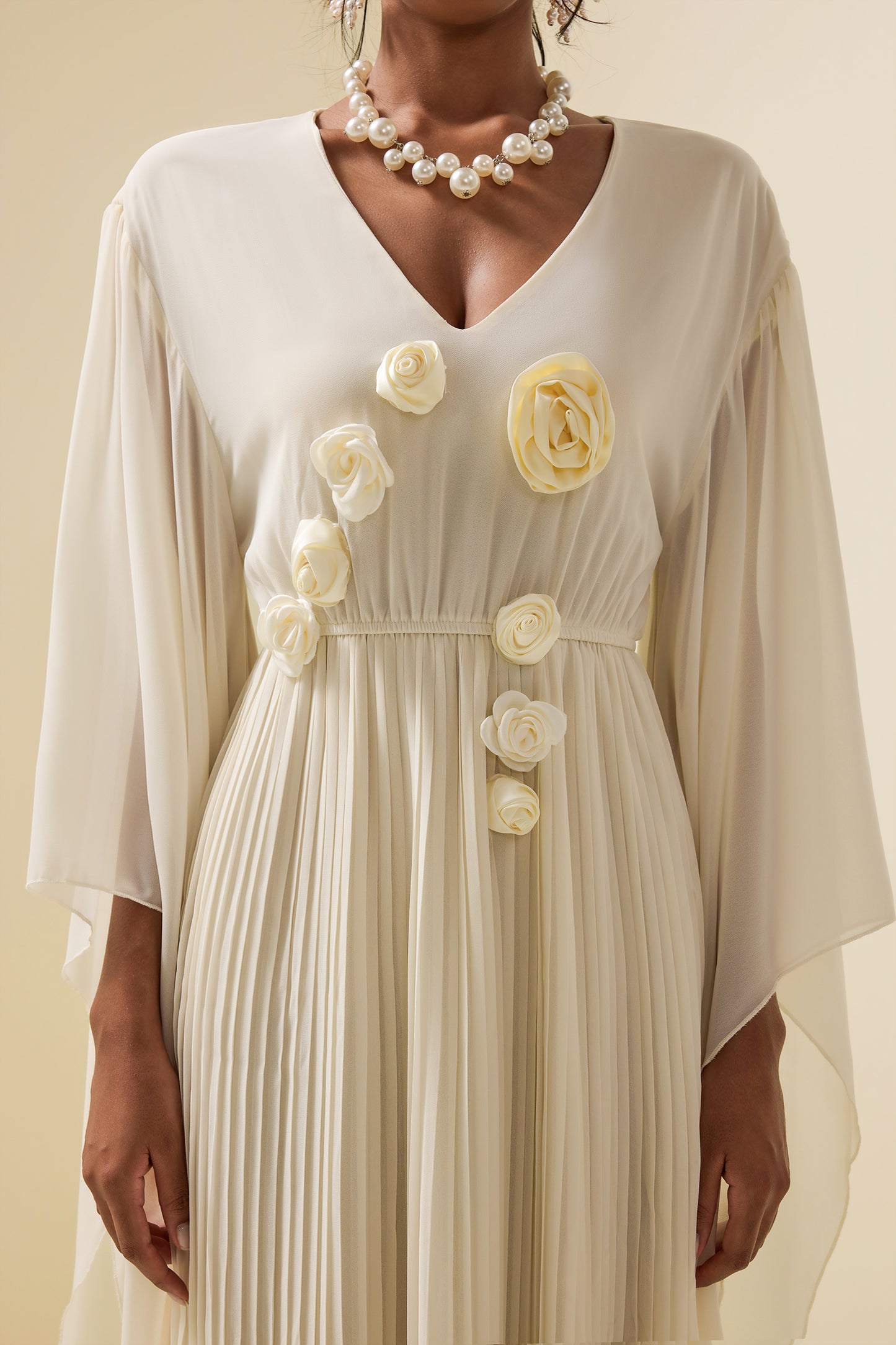 Vestido largo con capa lisa y estampado floral 3D