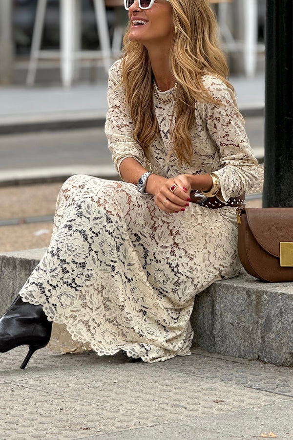 Conjunto de dos piezas con flores de crochet beige