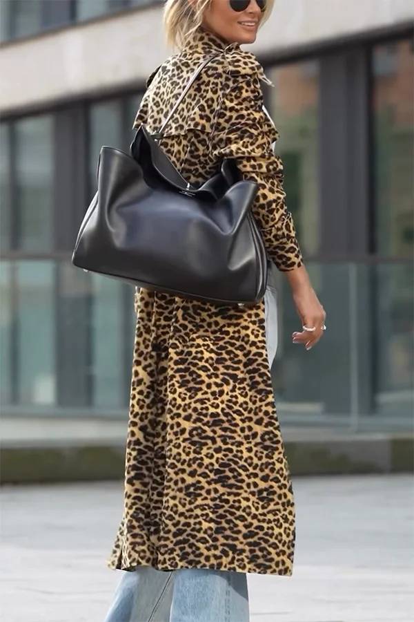 Gabardina holgada midi de manga larga con estampado de leopardo y terciopelo Be Free