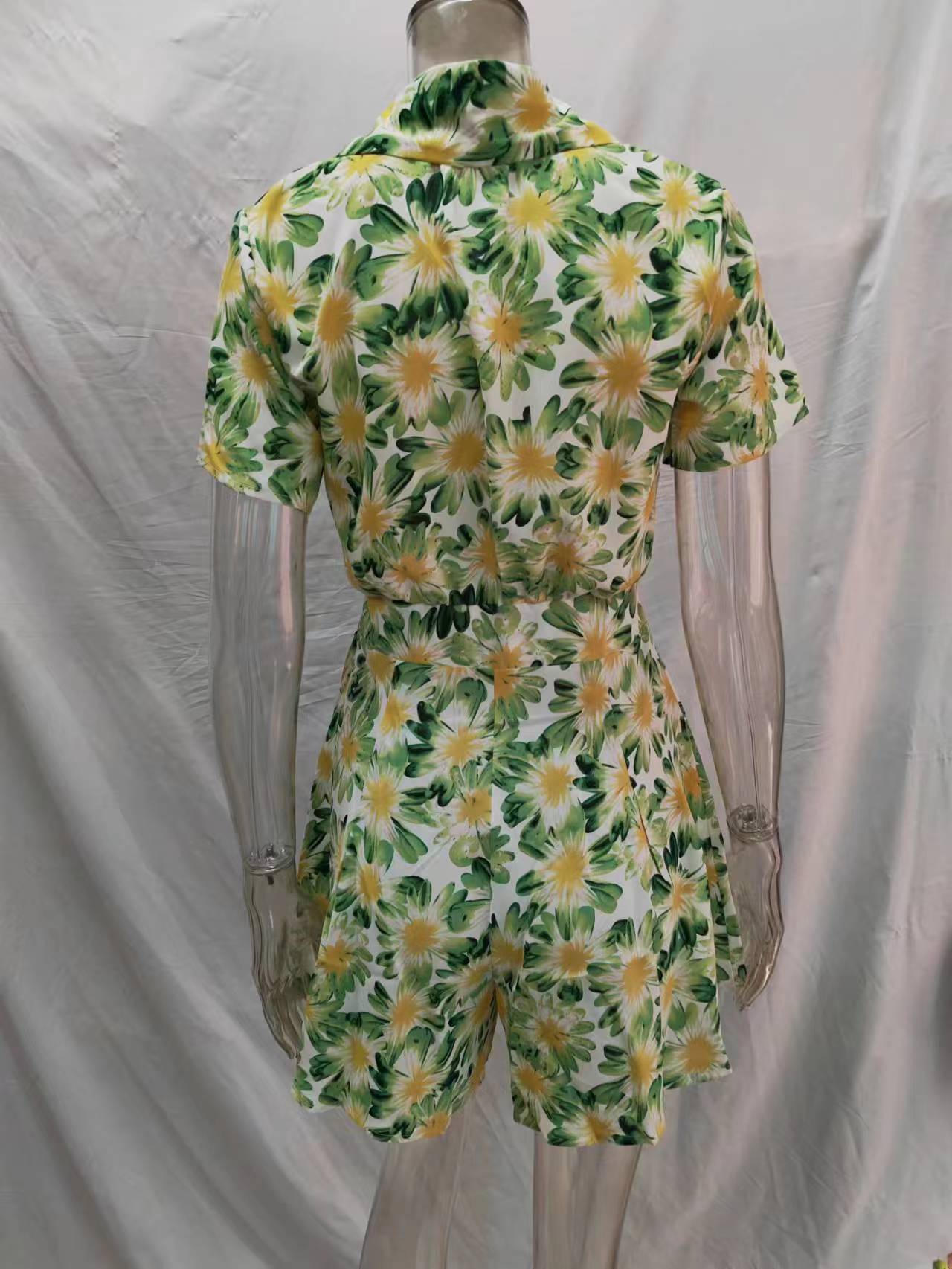 Mono de verano con estampado floral y mangas cortas para mujer