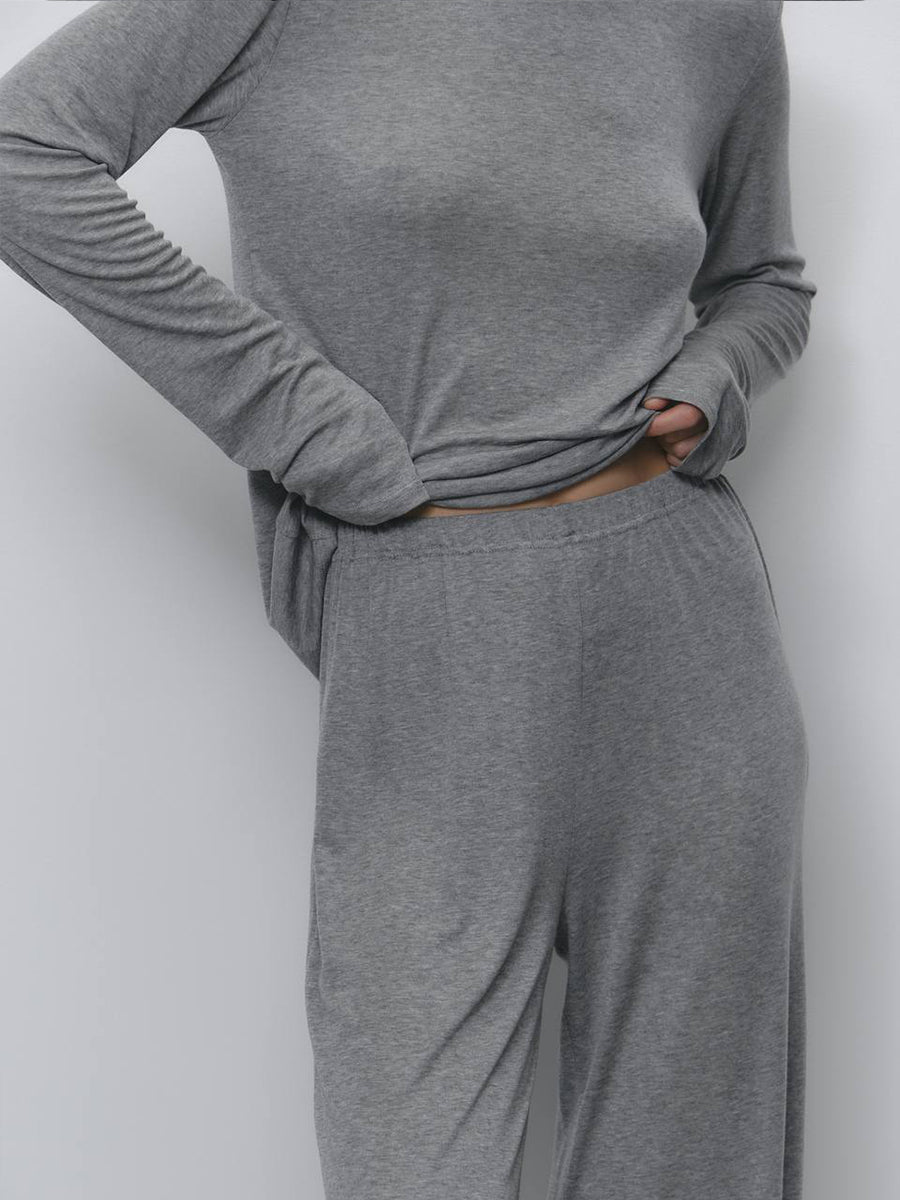 Conjunto de dos piezas de otoño e invierno para mujer, de modal suave, informal, con pantalones de pierna ancha y estampado navideño en rojo.