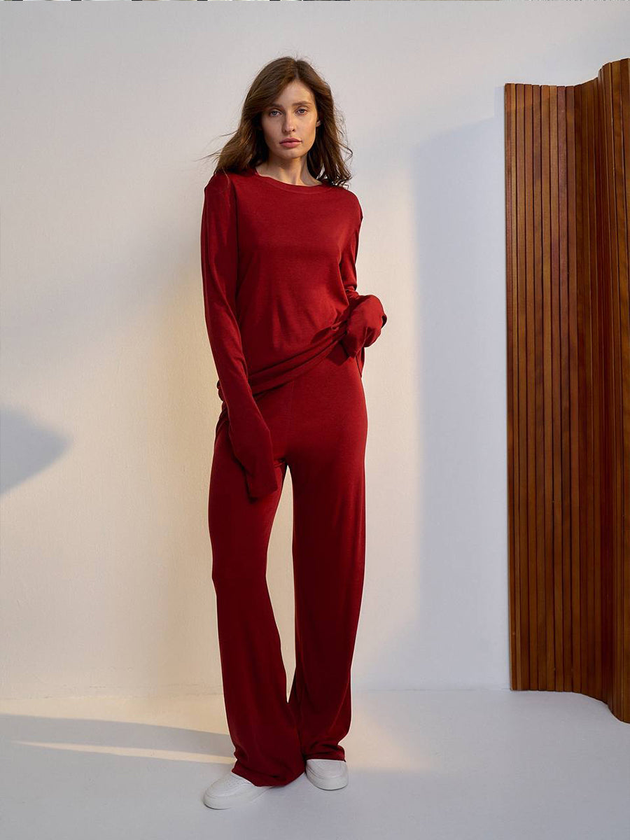 Conjunto de dos piezas de otoño e invierno para mujer, de modal suave, informal, con pantalones de pierna ancha y estampado navideño en rojo.