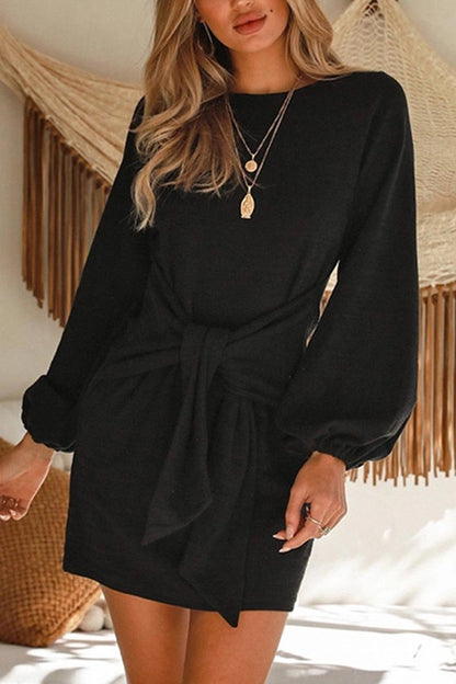 Nuevo mini vestido con cinturón