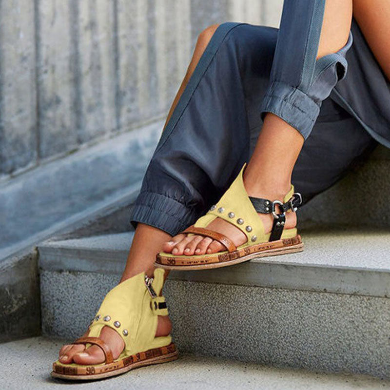 Zapatos cómodos abiertos con remaches de moda diaria