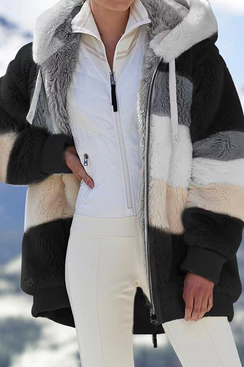 Prendas de abrigo informales con cuello y capucha, cremallera y contraste de patchwork