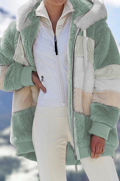 Prendas de abrigo informales con cuello y capucha, cremallera y contraste de patchwork