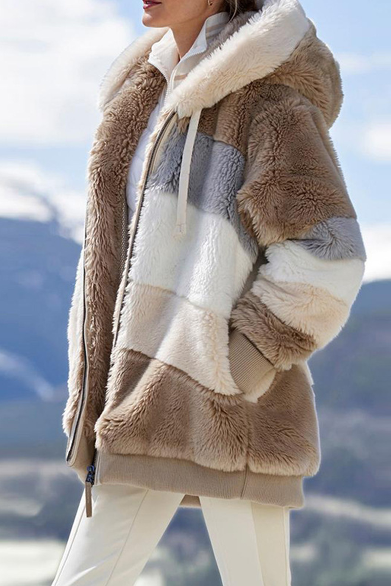 Prendas de abrigo informales con cuello y capucha, cremallera y contraste de patchwork