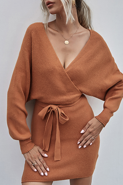 Elegante vestido con falda y cinturón, color liso y escote en V