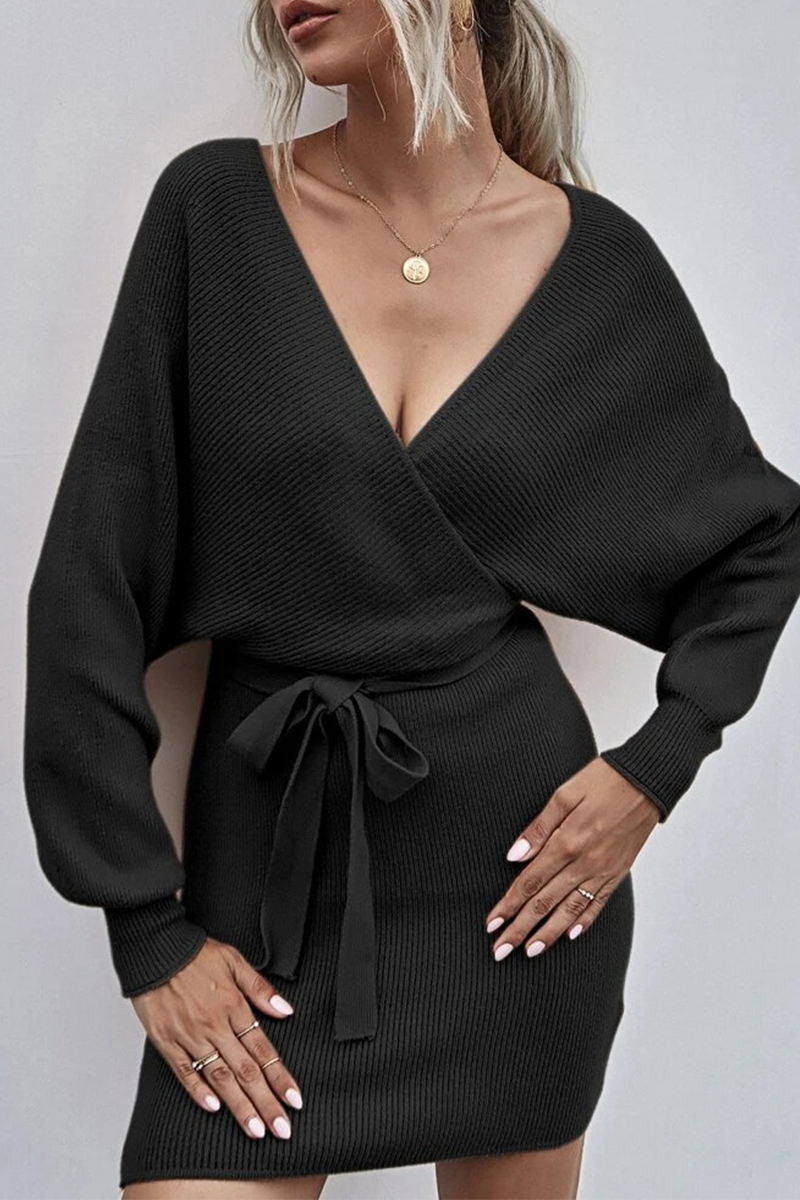 Elegante vestido con falda y cinturón, color liso y escote en V