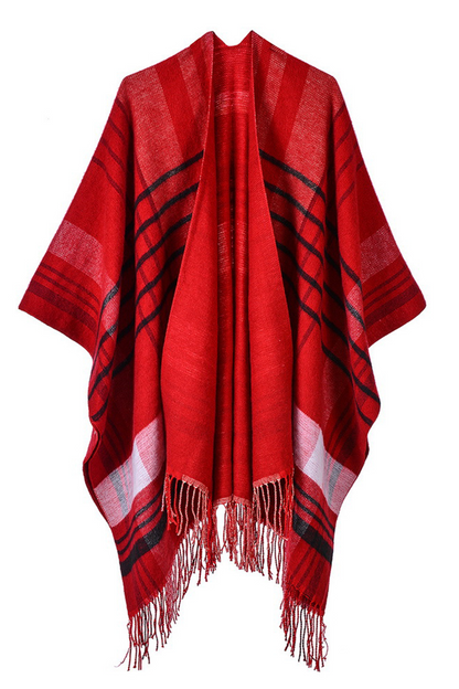 Prendas de abrigo informales con borlas y retazos urbanos