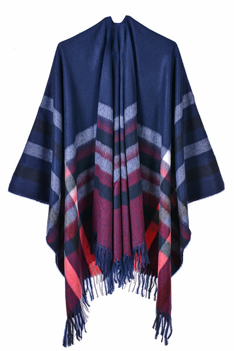 Prendas de abrigo informales con borlas y retazos urbanos