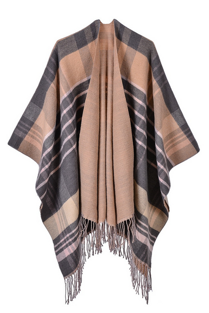 Prendas de abrigo informales con borlas y retazos urbanos