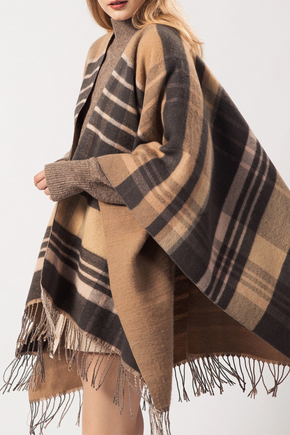 Prendas de abrigo informales con borlas y retazos urbanos