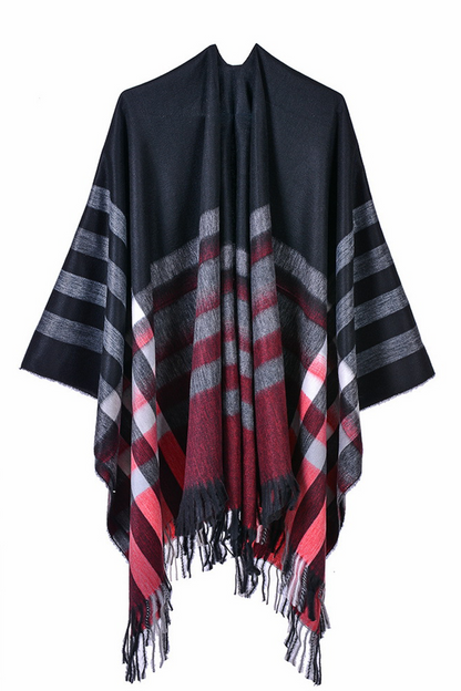 Prendas de abrigo informales con borlas y retazos urbanos