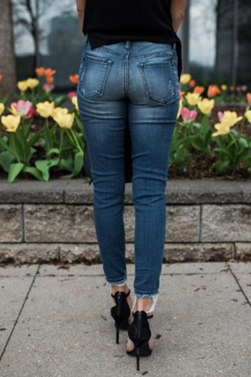 Pantalones casuales de tubo con pliegues y aberturas en la costura y rotos