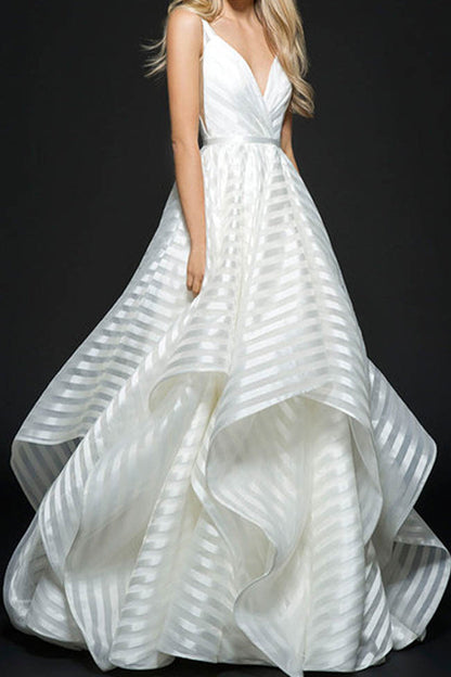 Elegante vestido de noche liso sin espalda con escote en V