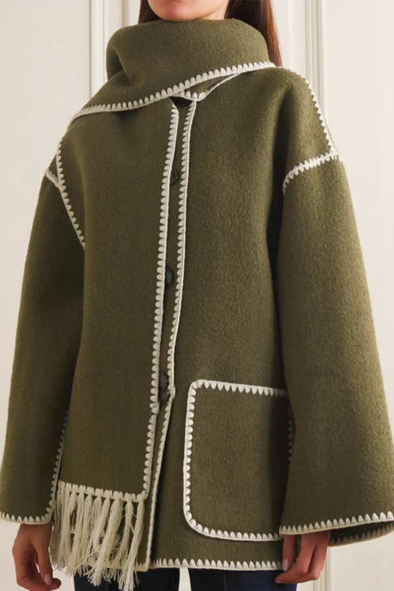 Prenda exterior informal de estilo británico con cuello tipo bufanda y borlas sólidas en contraste