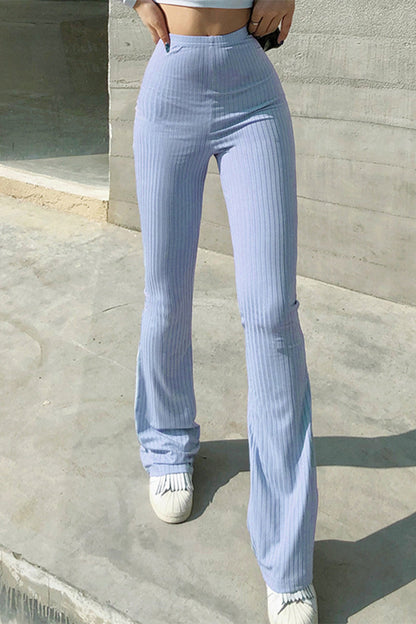 Pantalones casuales sencillos de color liso con cintura alta y botones.