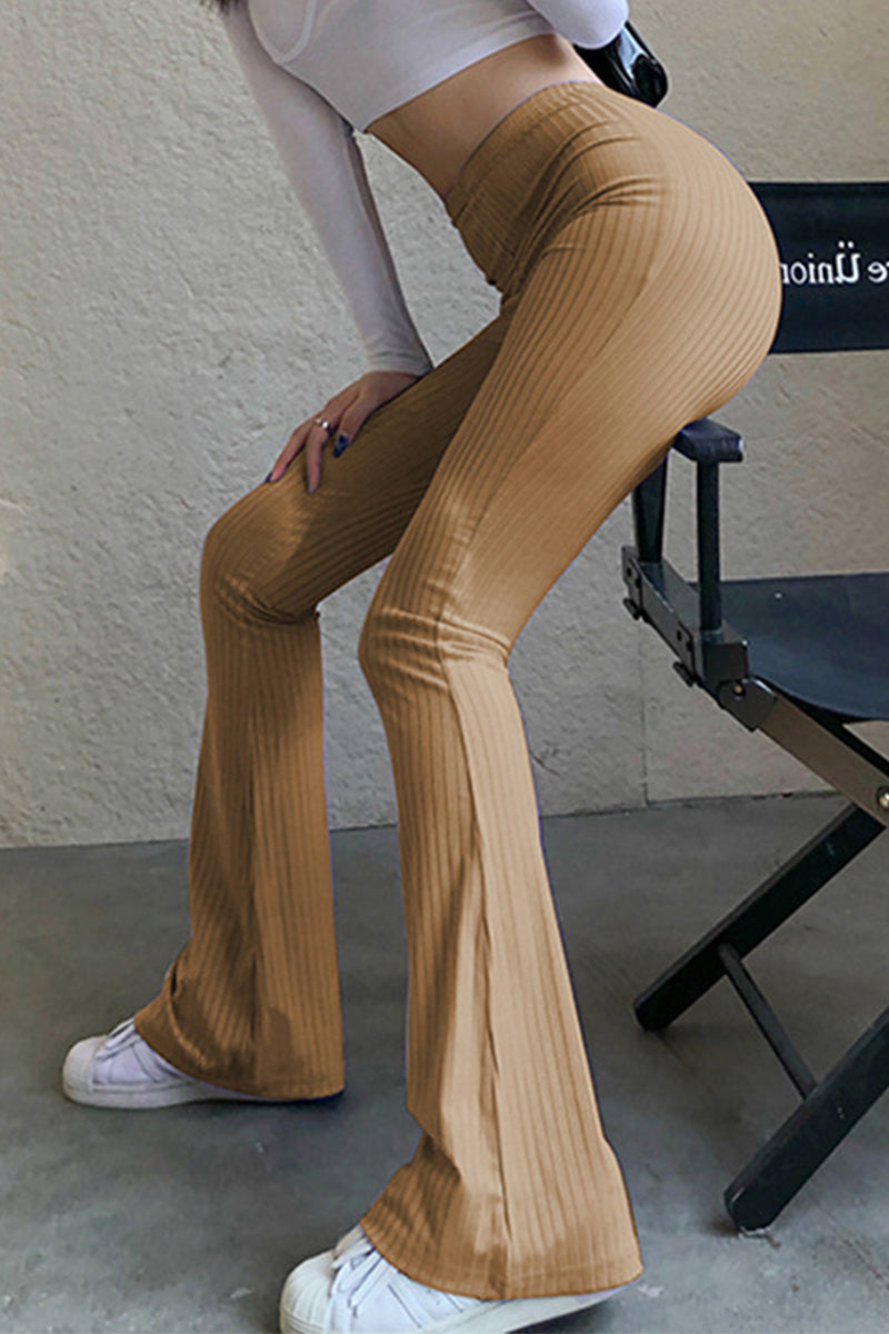 Pantalones casuales sencillos de color liso con cintura alta y botones.