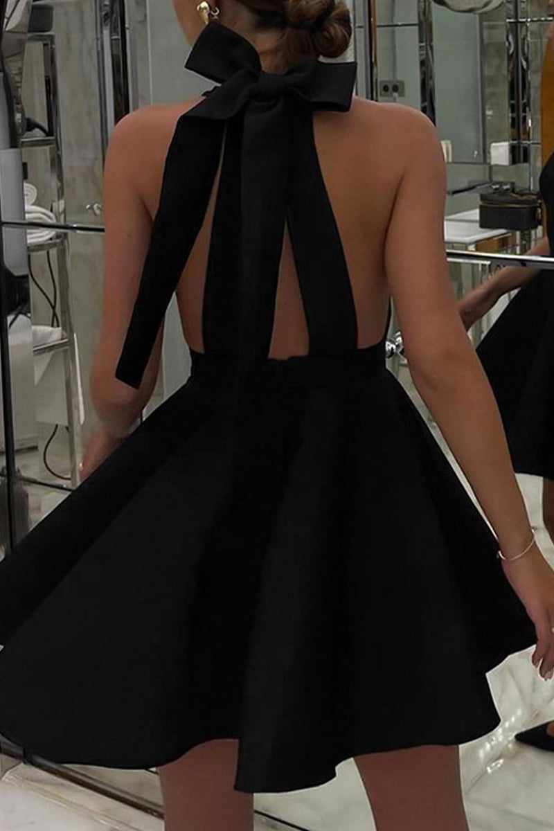 Elegante vestido de noche liso sin espalda con lazo y cuello halter