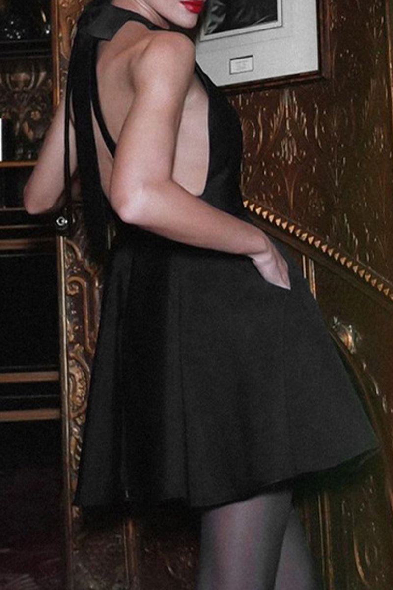 Elegante vestido de noche liso sin espalda con lazo y cuello halter