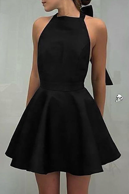 Elegante vestido de noche liso sin espalda con lazo y cuello halter