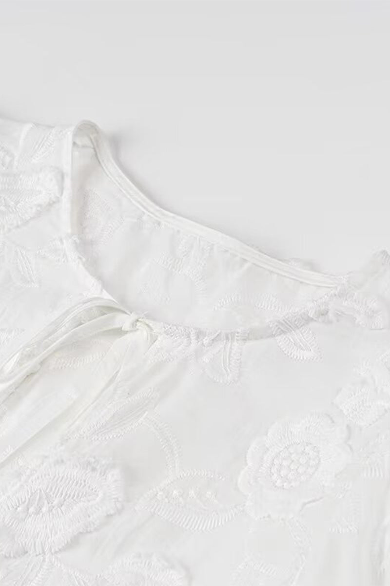 Dulce y elegante top de encaje sólido con frenillo y lazo en el cuello redondo