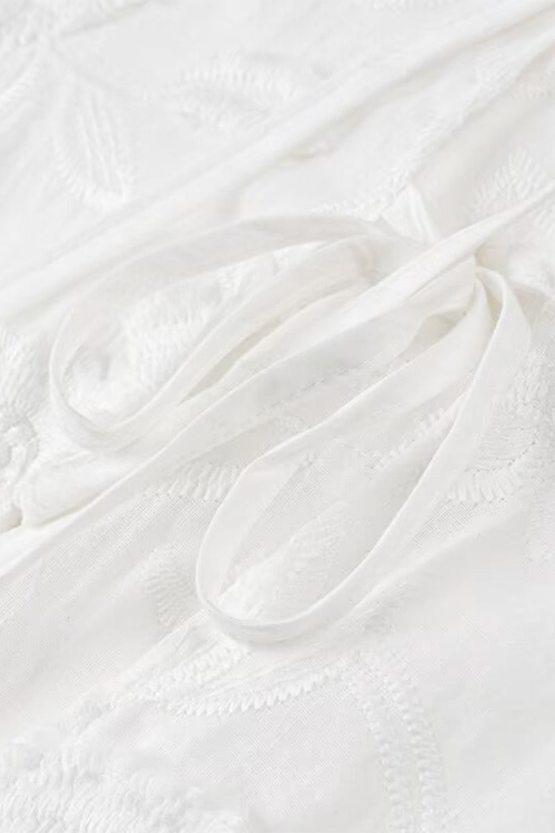 Dulce y elegante top de encaje sólido con frenillo y lazo en el cuello redondo