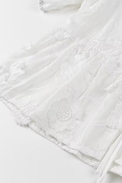 Dulce y elegante top de encaje sólido con frenillo y lazo en el cuello redondo