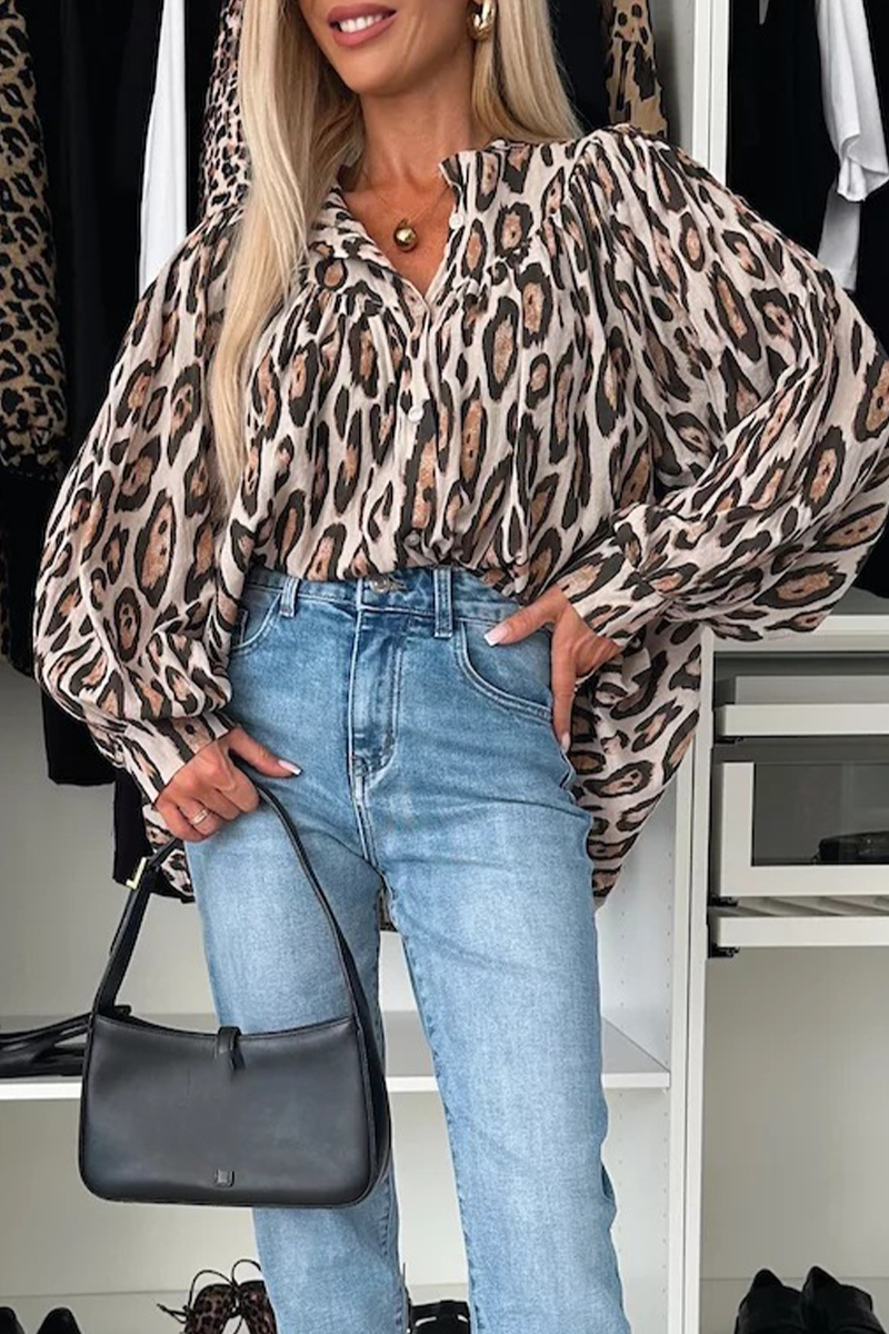 Blusas casuales con cuello redondo fruncido y botones de leopardo
