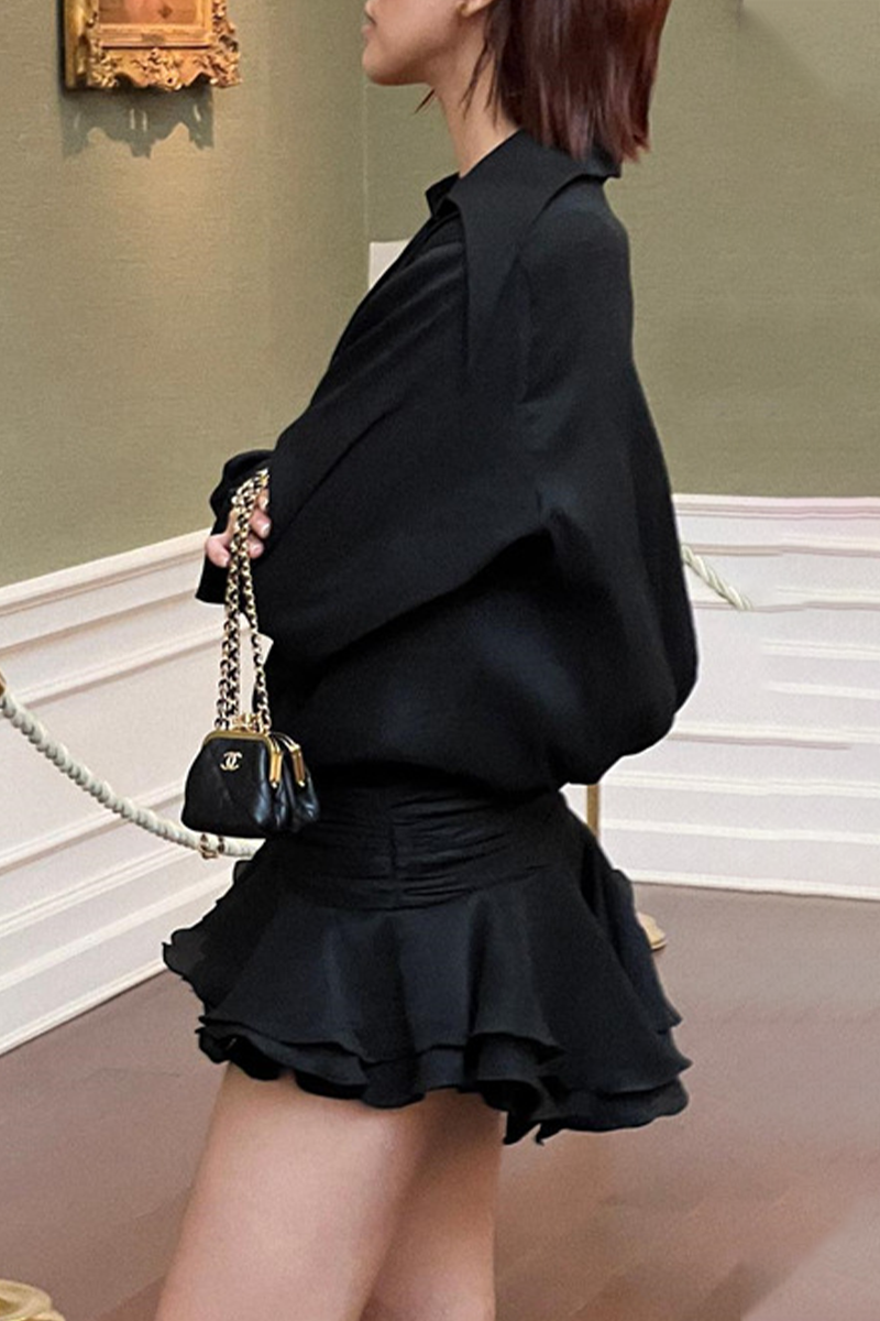 Vestido camisero sexy con cuello vuelto, fruncido, sin cinturón y volantes en el bajo irregular (sin cinturón)