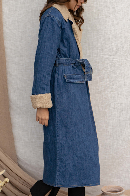 Prendas de abrigo informales de calle con bolsillos, cordones y cuello vuelto