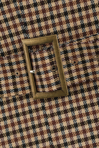 Prendas de abrigo informales con cuello vuelto, botones y patchwork en contraste a cuadros