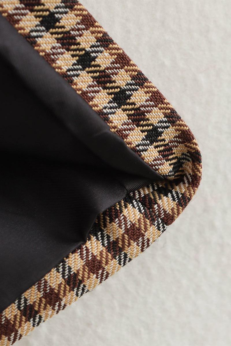 Prendas de abrigo informales con cuello vuelto, botones y patchwork en contraste a cuadros