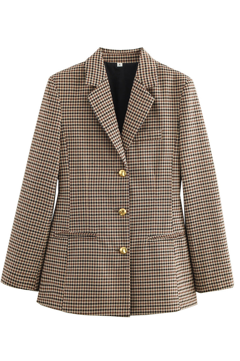 Prendas de abrigo informales con cuello vuelto, botones y patchwork en contraste a cuadros