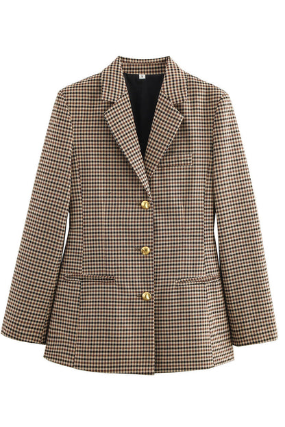 Prendas de abrigo informales con cuello vuelto, botones y patchwork en contraste a cuadros