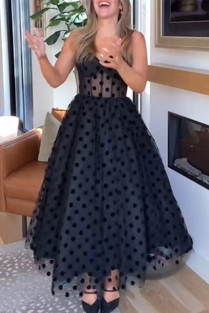 Vestidos de noche sexys con escote en V y malla de lunares y cremallera