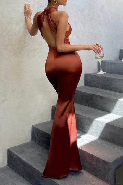 Elegantes vestidos de cola de pez con cuello halter y espalda descubierta