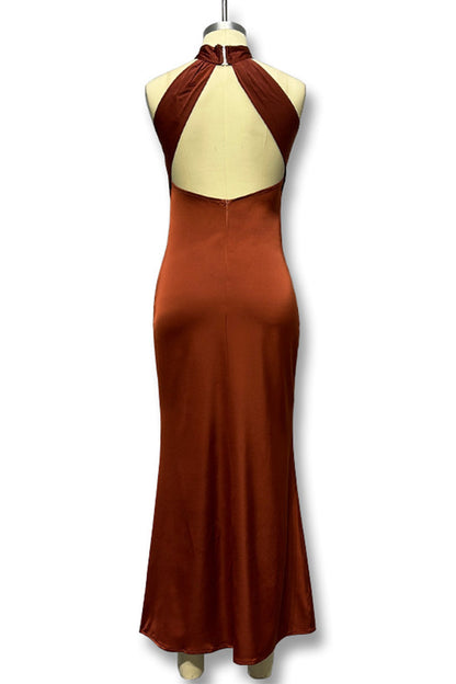 Elegantes vestidos de cola de pez con cuello halter y espalda descubierta