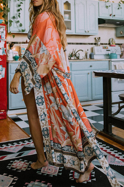 Traje de baño informal con estampado floral, encaje y contraste