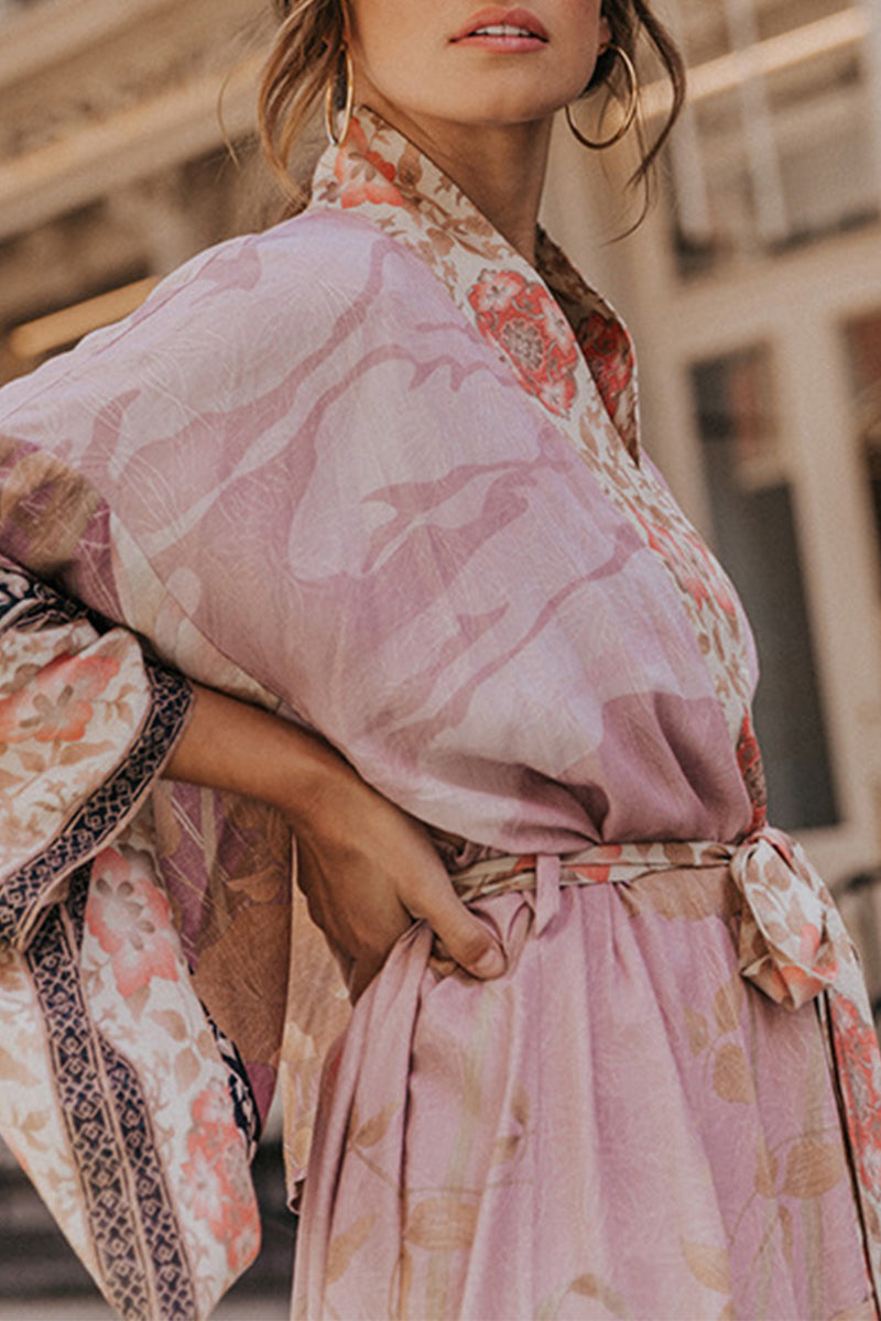 Traje de baño informal con estampado floral, encaje y contraste