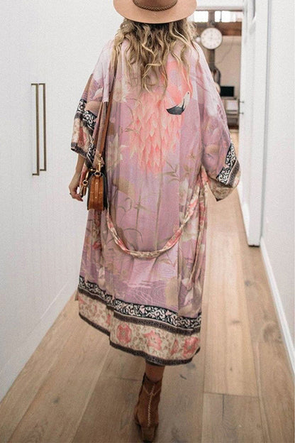 Traje de baño informal con estampado floral, encaje y contraste