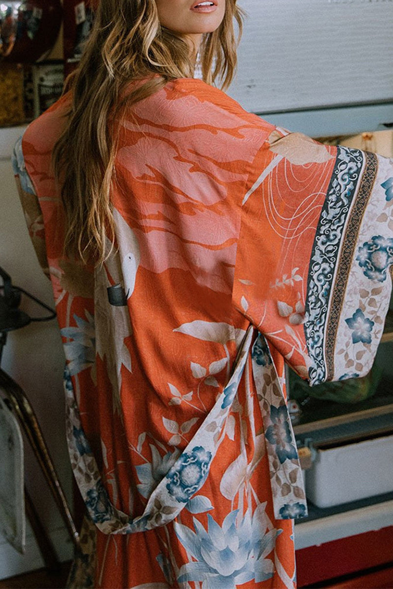 Traje de baño informal con estampado floral, encaje y contraste