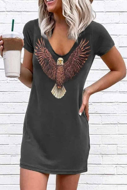 Vestido mini holgado de manga corta con cuello en V y estampado de águila