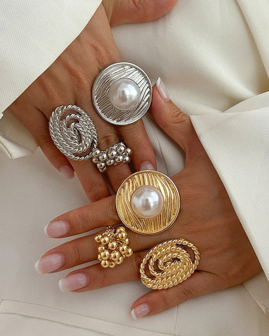 Exaggerated Metallic Ruffled Imitation Pearl Ring