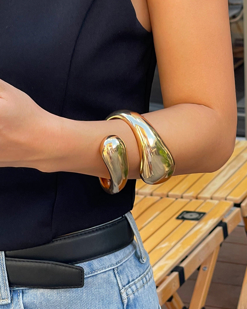 Exaggerated Metal Glossy Hug Bracelet