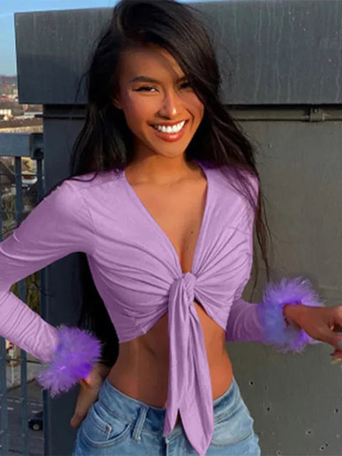 2025 Tops cortos sexys de manga larga con cuello en V y piel, estilo vendaje envolvente, ropa de calle para mujer, trajes de fiesta para club, camisetas para otoño e invierno