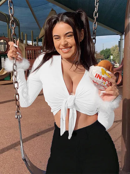 2025 Tops cortos sexys de manga larga con cuello en V y piel, estilo vendaje envolvente, ropa de calle para mujer, trajes de fiesta para club, camisetas para otoño e invierno